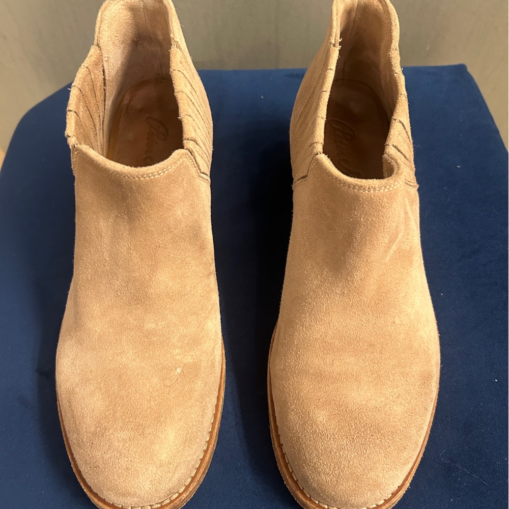Elegant Tan Suede Ankle Booties